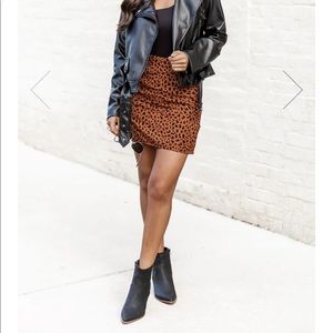 LEOPARD PRINT SIDE SLIT MINI SKIRT